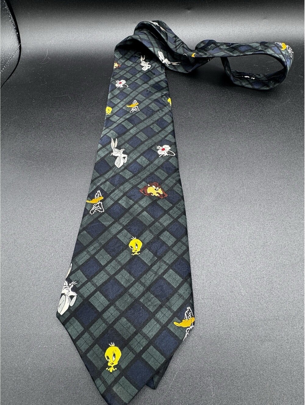 Vintage 1993 Looney Tunes Mania Tie Bugs Bunny Tweety Daffy Taz Sylvester